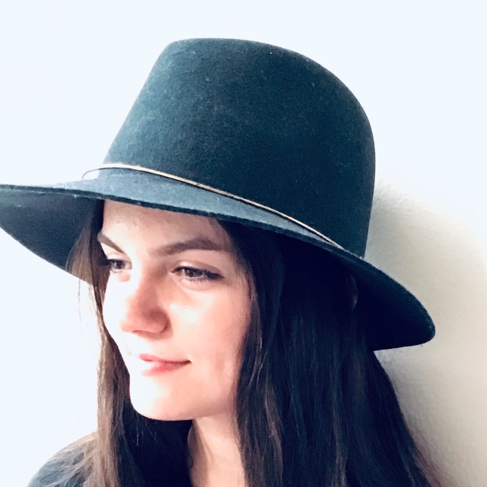 DESIGNER VINTAGE JANESSA LEONE HAT